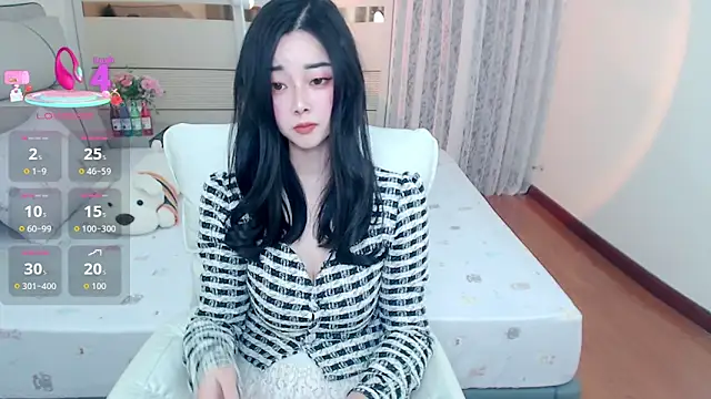 Xiaodie-baby online show from November 23, 2025, 12:04 pm