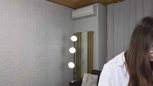 LeliaPeeler online show from November 14, 2025, 3:48 pm