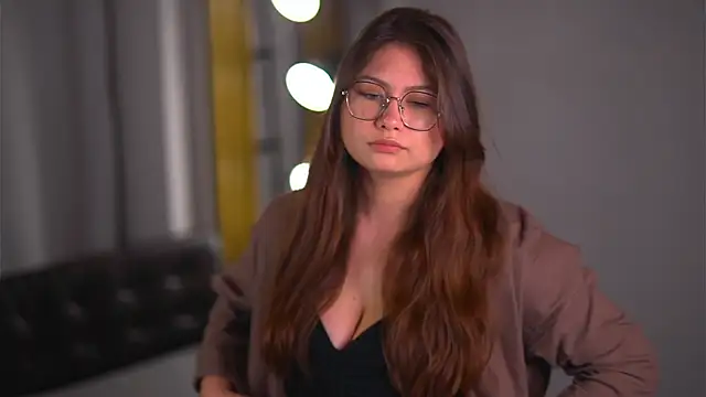 LeliaPeeler online show from October 31, 2025, 4:36 pm