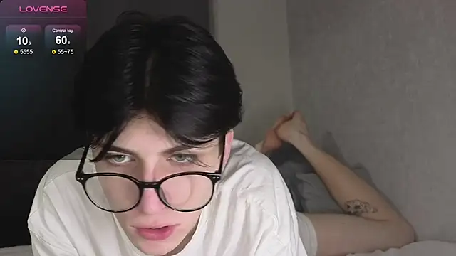 Oliver star boy  online show from December 21, 2025, 10:21 pm