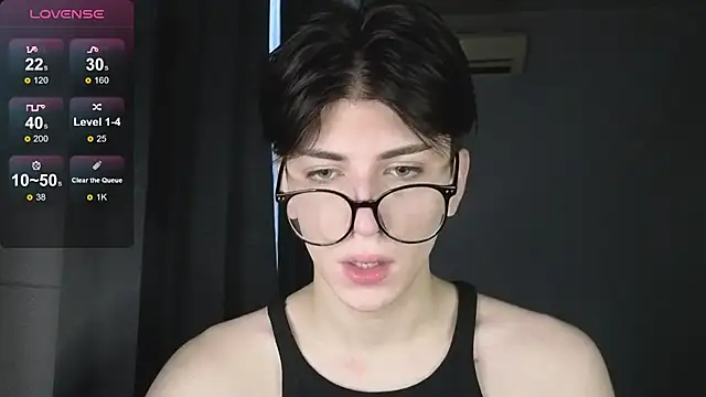 Oliver star boy  online show from November 27, 2025, 1:11 pm