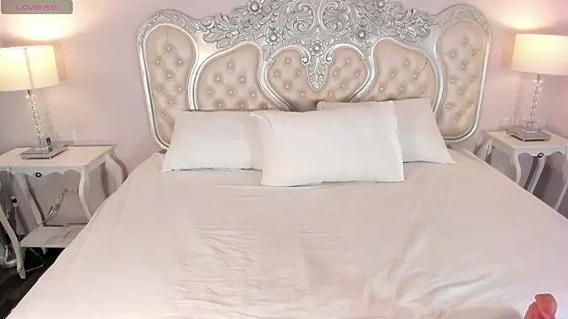 AmyColman  online show from February 13, 2026, 12:16 pm