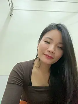 Snapshot of Bee_Yellow00 chatting on November 19, 2025, 4:45 am Bee Yellow00 online show from November 19, 2025, 4:45 am