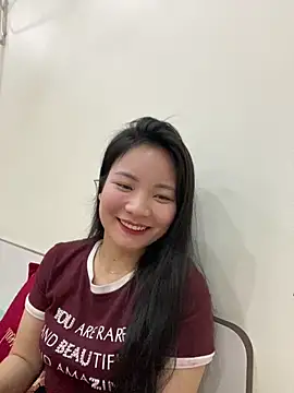 Bee Yellow00 online show from February 23, 2026, 4:47 am