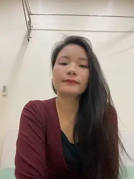 Snapshot of Bee_Yellow00 chatting on November 15, 2025, 12:58 am Bee Yellow00 online show from November 15, 2025, 12:58 am