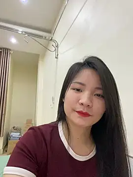 Bee Yellow00 online show from February 27, 2026, 4:56 am