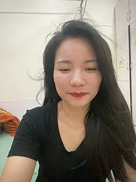 Bee Yellow00 online show from April 16, 2026, 5:30 am