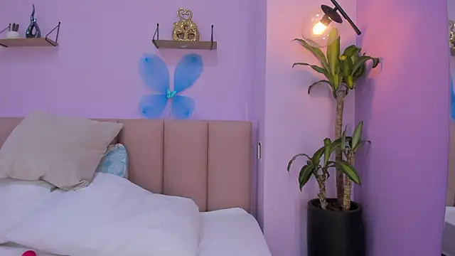 sienna mg online show from November 27, 2025, 12:05 pm