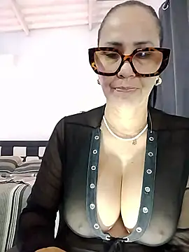 EmperatrizMilf online show from January 11, 2026, 9:49 am