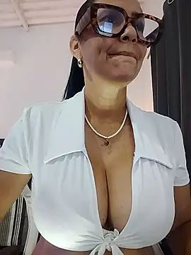 EmperatrizMilf online show from January 15, 2026, 10:29 am