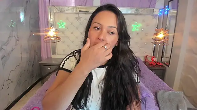 Melissa-roberts online show from December 16, 2025, 3:38 pm