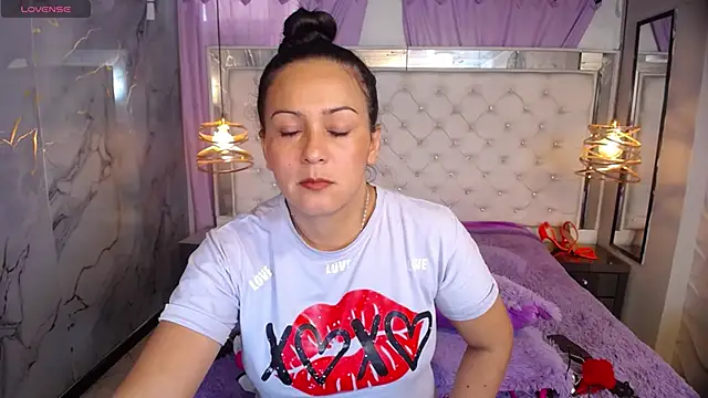 Snapshot of Melissa-roberts chatting on November 27, 2025, 7:14 pm Melissa-roberts online show from November 27, 2025, 7:14 pm