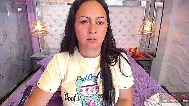 Snapshot of Melissa-roberts chatting on November 7, 2025, 6:56 pm Melissa-roberts online show from November 7, 2025, 6:56 pm