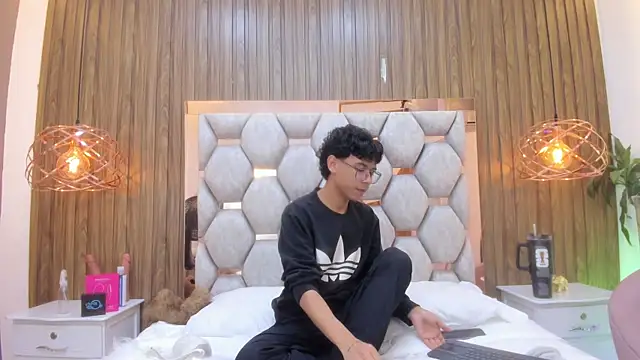 adams bobby online show from June 21, 2026, 11:16 am