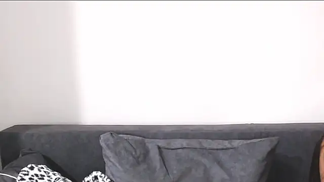 velvetveyraX online show from January 5, 2026, 5:27 pm