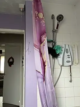 Snapshot of BubblesLovexox chatting on December 21, 2025, 12:51 pm BubblesLovexox online show from December 21, 2025, 12:51 pm