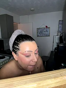 Snapshot of BubblesLovexox chatting on December 17, 2025, 6:57 pm BubblesLovexox online show from December 17, 2025, 6:57 pm