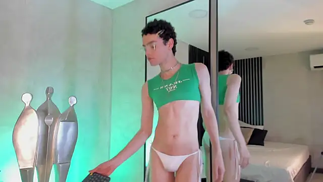 Val Guerra online show from November 4, 2025, 3:32 am