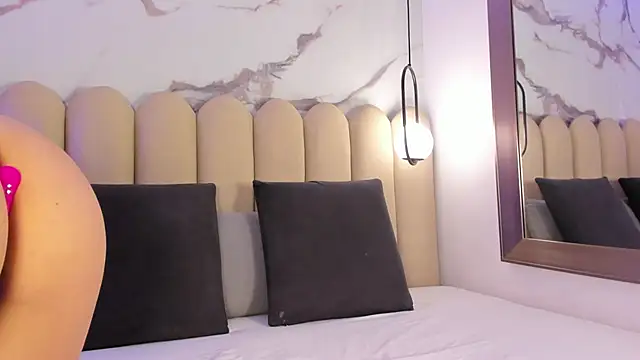 Snapshot of Vittoria__rossi chatting on November 25, 2025, 2:17 pm Vittoria rossi online show from November 25, 2025, 2:17 pm