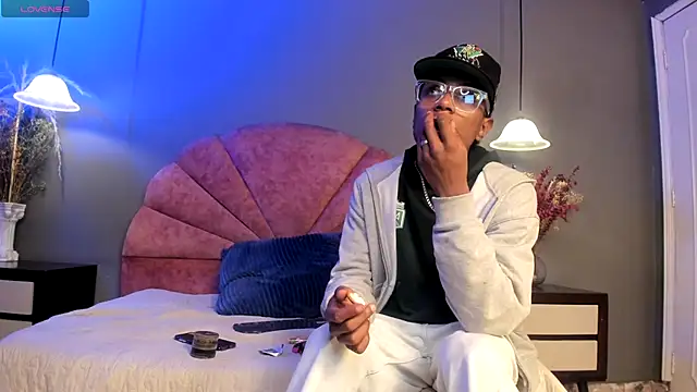 Suckdream1 online show from November 19, 2025, 7:25 pm