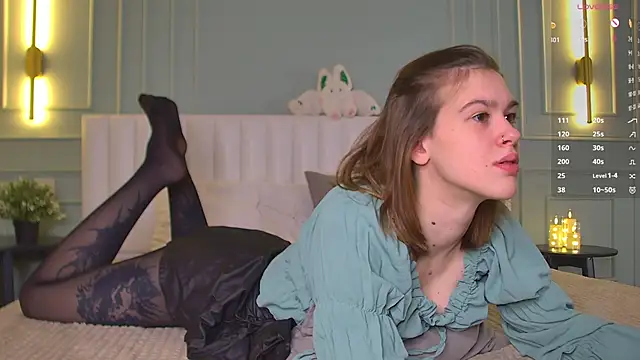 LoraPuffs online show from February 16, 2026, 4:05 pm