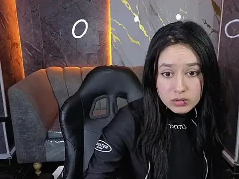 Aleja05 b online show from October 23, 2025, 8:18 pm