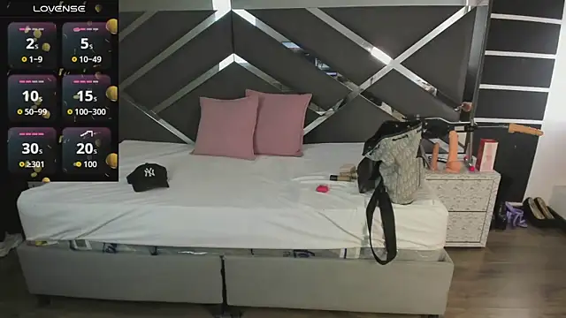 ScarlettParker online show from November 3, 2025, 1:04 pm