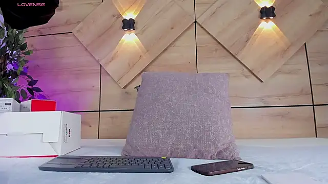 Snapshot of EmilyAllen_1 chatting on February 5, 2026, 12:01 pm EmilyAllen 1 online show from February 5, 2026, 12:01 pm