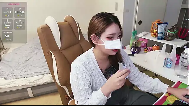 Milk Sola online show from November 4, 2025, 1:26 pm