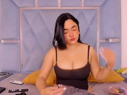 esmeraldaasm online show from November 20, 2025, 12:28 pm