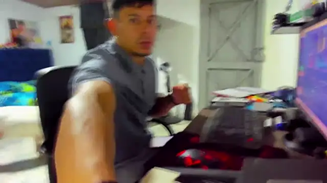 Malek Ivonny online show from November 11, 2025, 2:39 am