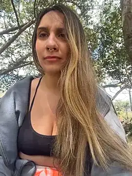 Snapshot of sarah_honey__ chatting on February 21, 2026, 3:14 pm sarah honey online show from February 21, 2026, 3:14 pm