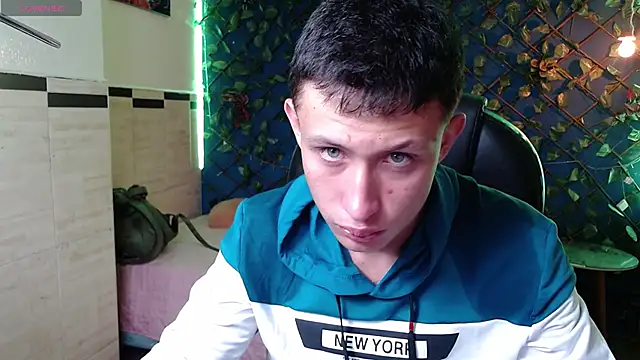 Garuo 18 online show from November 16, 2025, 3:11 am