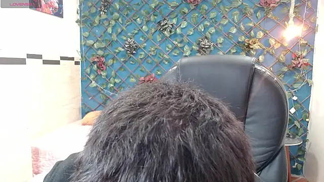 Garuo 18 online show from November 14, 2025, 3:10 am