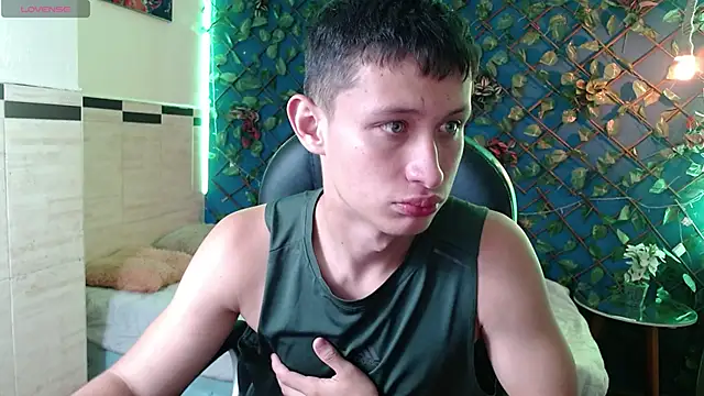 Garuo 18 online show from November 23, 2025, 2:54 am