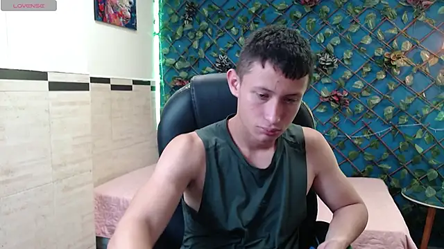 Garuo 18 online show from November 9, 2025, 3:21 am