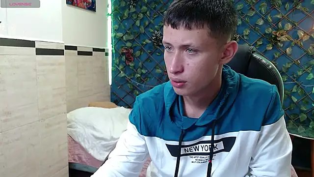 Garuo 18 online show from November 12, 2025, 3:21 am