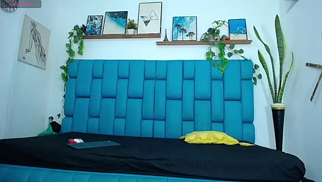 Hot Boys Latinos X online show from December 15, 2025, 10:04 pm