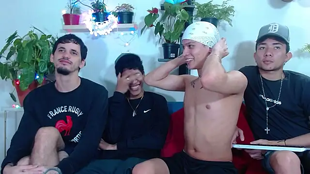 Hot Boys Latinos X online show from April 5, 2026, 7:42 pm