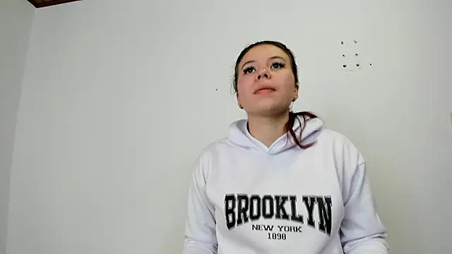 Vanessa Martinz online show from November 5, 2025, 12:08 pm