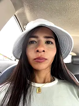 phenixpink22 online show from November 6, 2025, 5:39 pm