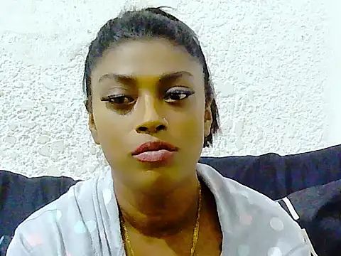 Snapshot of DOVE85 chatting on November 11, 2025, 12:55 pm DOVE85 online show from November 11, 2025, 12:55 pm