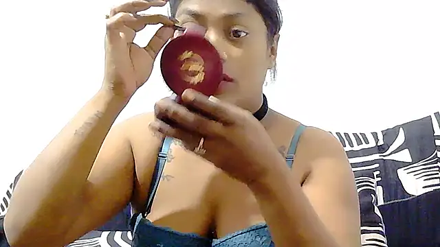 Snapshot of DOVE85 chatting on November 27, 2025, 4:40 pm DOVE85 online show from November 27, 2025, 4:40 pm