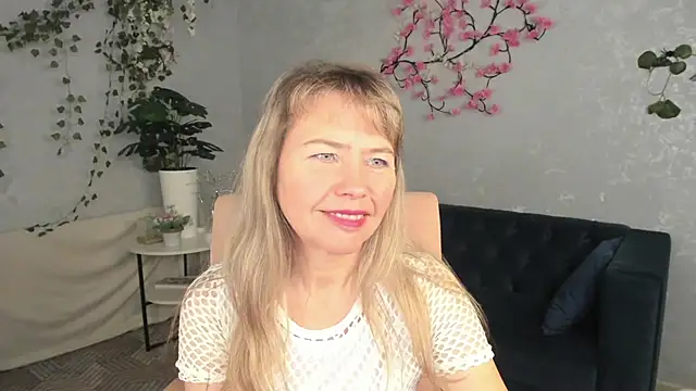 Carla Vogue online show from November 15, 2025, 3:10 am