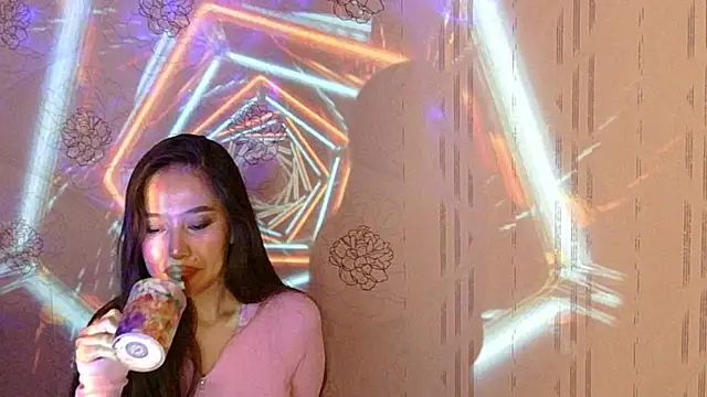 LumiHeart online show from November 18, 2025, 3:59 pm