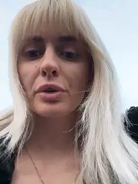 Snapshot of blondegirlx chatting on December 4, 2025, 2:16 pm blondegirlx online show from December 4, 2025, 2:16 pm