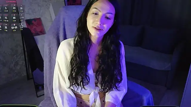 Mulan Lo online show from November 11, 2025, 7:41 pm