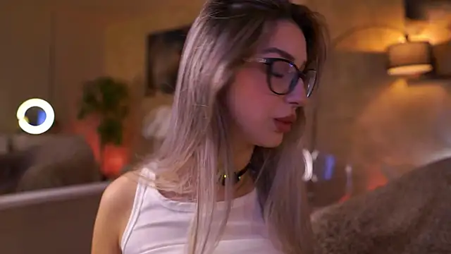 MaddieBryggs online show from April 15, 2026, 7:58 pm