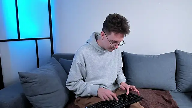 Teddy Parker online show from November 2, 2025, 7:57 am