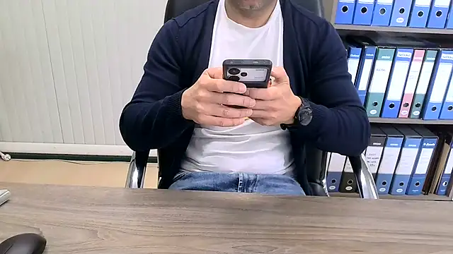 Evasionee online show from April 15, 2026, 6:30 am